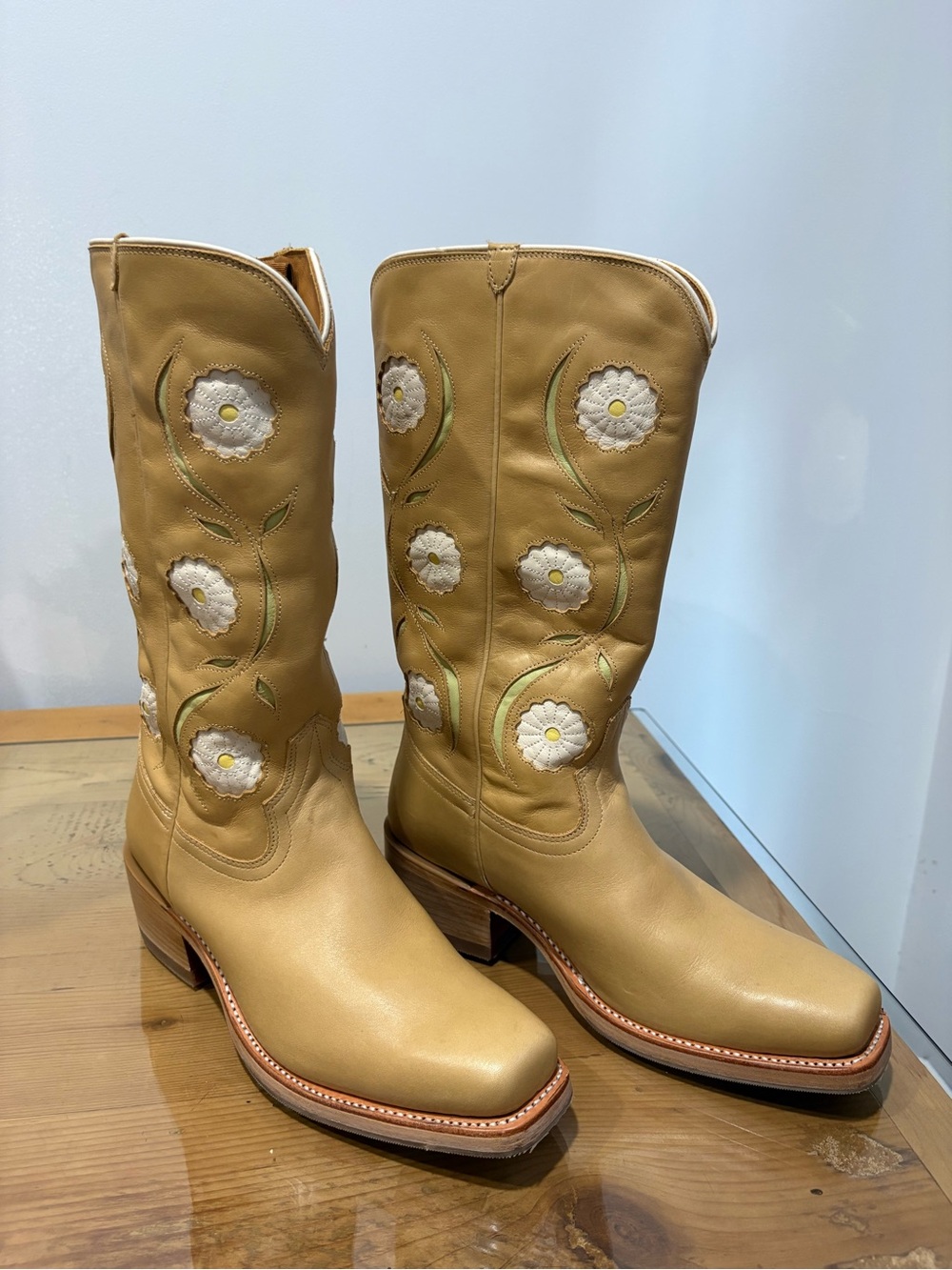 Tecovas The charlie bloom pale yellow Floral Embroidered Leather Boots US 10
